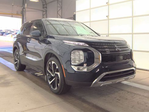 Used 2023 Mitsubishi Outlander SE image 6