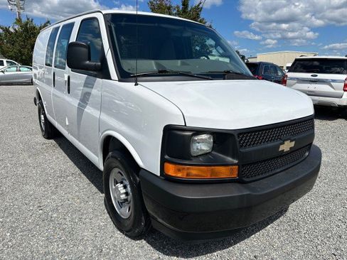 Used 2017 Chevrolet Express 2500 image 5