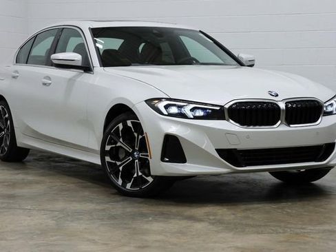 Used 2025 BMW 330i xDrive Sedan w/ Premium Package image 4