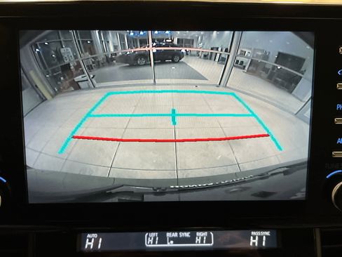 Used 2024 Toyota Sienna XLE w/ XLE Plus Package image 28