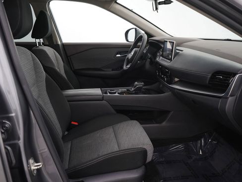 Used 2021 Nissan Rogue SV image 12