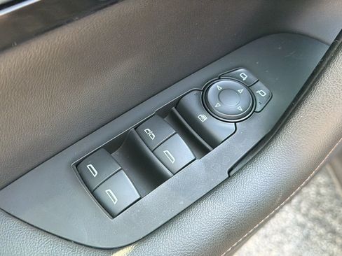 Used 2023 Chevrolet Blazer Premier w/ Enhanced Convenience Package AWD/4WD image 12