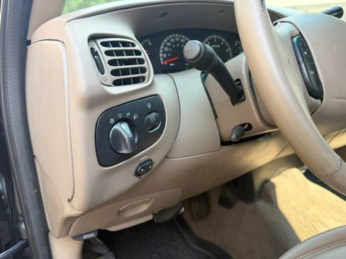 Used 2001 Ford F150 Lariat RWD image 27