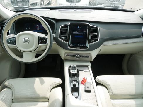 Used 2023 Volvo XC90 T8 Ultimate AWD/4WD image 13