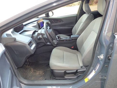 Used 2024 Toyota Prius LE FWD image 20