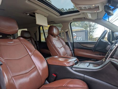 Used 2016 Cadillac Escalade Luxury AWD/4WD image 49