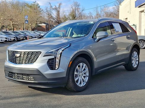 Used 2023 Cadillac XT4 Luxury w/ Cold Weather Package image 3