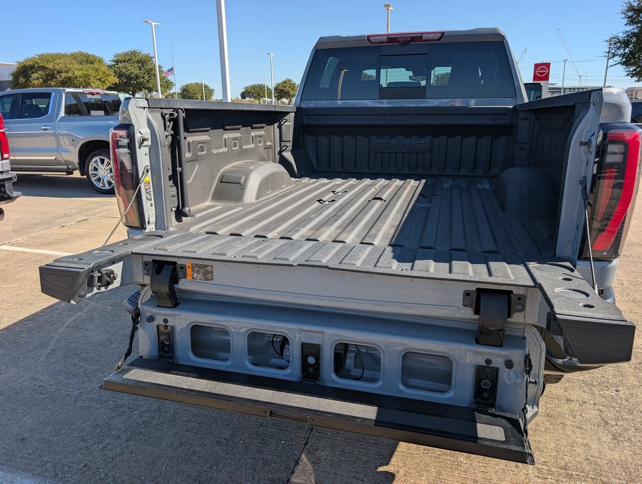 Used 2025 GMC Sierra 2500 AT4X AWD/4WD image 27