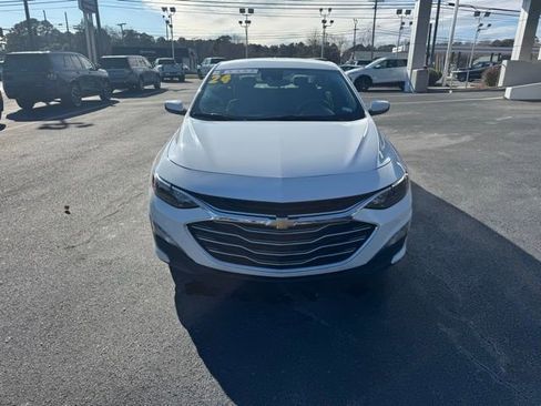 Used 2024 Chevrolet Malibu LT image 2