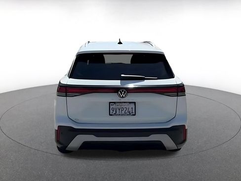 Used 2026 Volkswagen Tiguan SE FWD image 12