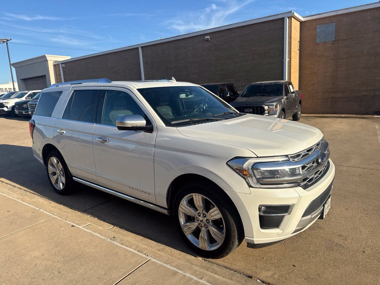 Used 2023 Ford Expedition Platinum RWD image 3