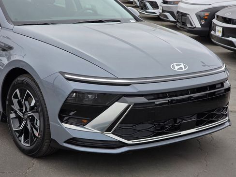 New 2025 Hyundai Sonata SEL image 3