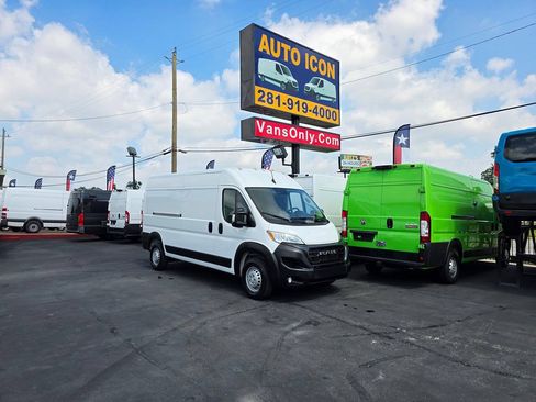 Used 2024 RAM ProMaster 2500 w/ Safety Group FWD image 27