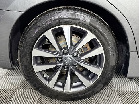 Used 2017 Nissan Altima 2.5 SL w/ Moonroof Package image 32