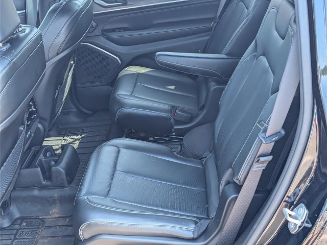 Used 2023 Jeep Grand Cherokee L Overland AWD/4WD image 16