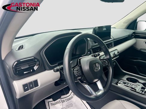 Used 2024 Honda Pilot Touring image 11