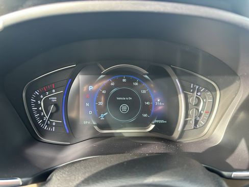 Used 2019 Hyundai Santa Fe Limited image 9