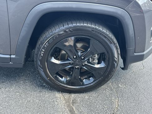 Used 2018 Jeep Compass Latitude w/ Popular Equipment Group FWD image 15