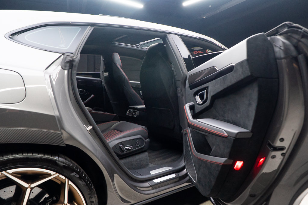 Used 2023 Lamborghini Urus Performante AWD/4WD image 61