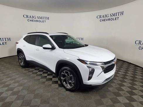 New 2026 Chevrolet Trax LT FWD image 7