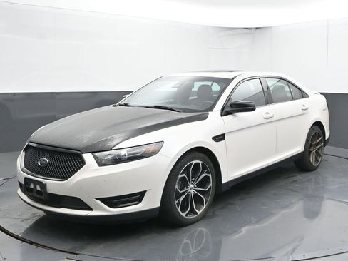 Used 2017 Ford Taurus SHO image 6