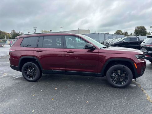 New 2025 Jeep Grand Cherokee L Laredo image 2