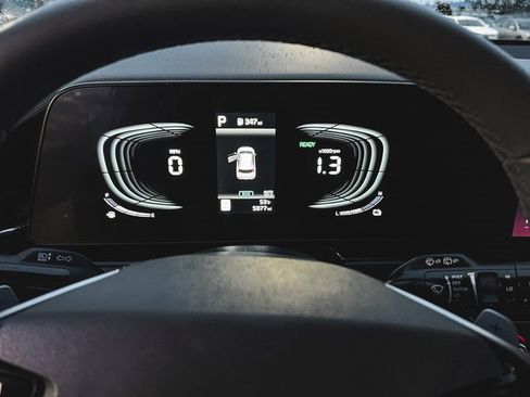 Used 2024 Kia Niro EX image 15