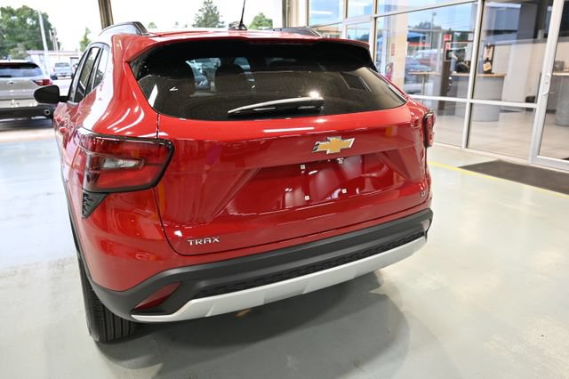 Used 2026 Chevrolet Trax LT FWD image 6