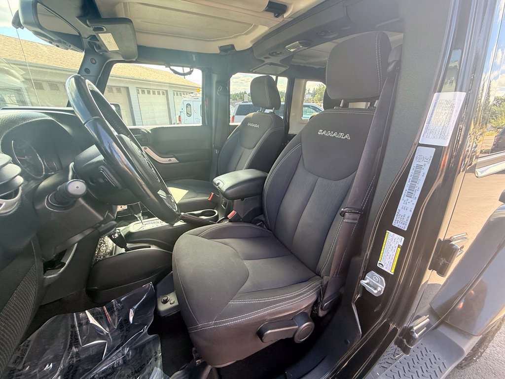 Used 2018 Jeep Wrangler Unlimited Sahara AWD/4WD image 15