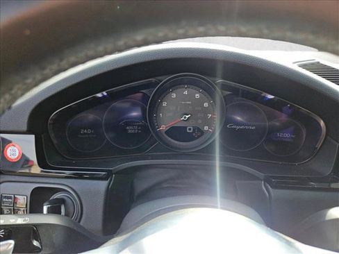 Used 2021 Porsche Cayenne image 18
