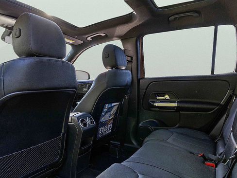 Used 2023 Mercedes-Benz GLB 250 4MATIC image 24