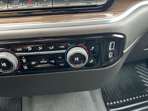 Used 2025 Chevrolet Silverado 1500 LT image 33