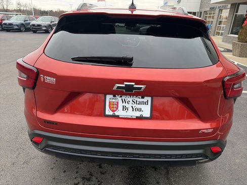 Used 2024 Chevrolet Trax RS w/ Sunroof Package image 4