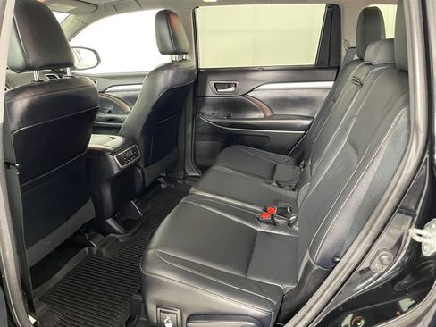 Used 2017 Toyota Highlander XLE AWD/4WD image 13