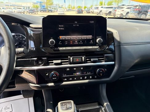 Used 2025 Nissan Pathfinder SV FWD image 24