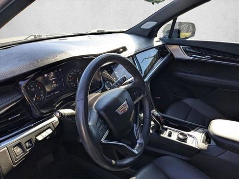 Used 2024 Cadillac XT6 Premium Luxury w/ Technology Package image 10