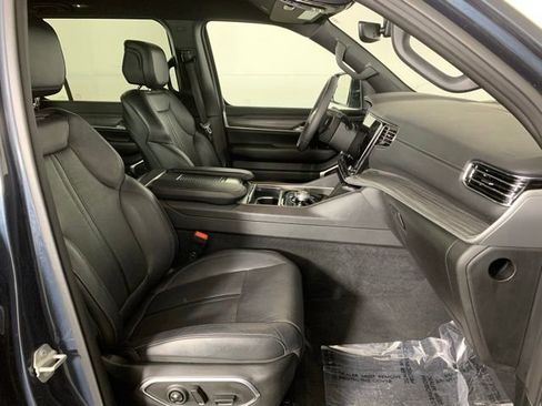 Used 2023 Jeep Wagoneer L Series II AWD/4WD image 24