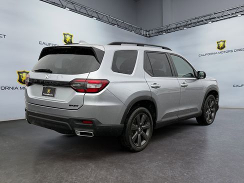 Used 2024 Honda Pilot Sport image 5