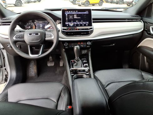 Used 2025 Jeep Compass Limited AWD/4WD image 14