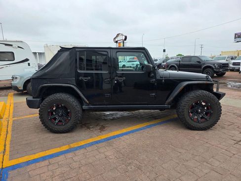 Used 2016 Jeep Wrangler Unlimited Rubicon AWD/4WD image 4