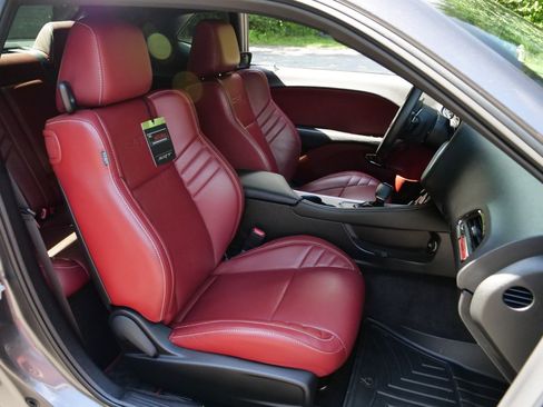 Used 2018 Dodge Challenger SRT Hellcat RWD image 27