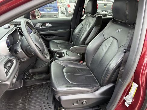 Used 2021 Chrysler Pacifica Touring-L w/ S Appearance Package image 13