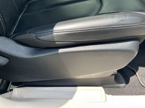 Used 2023 Chrysler Pacifica Touring-L FWD image 53