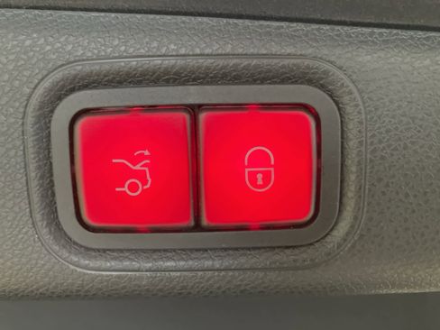 Used 2022 Mercedes-Benz E 350 4MATIC Sedan image 36