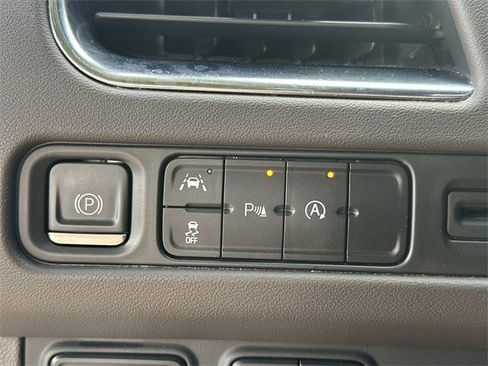 Used 2023 GMC Yukon SLT image 31