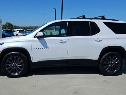 Used 2023 Chevrolet Traverse RS w/ LPO, Floor Liner Package FWD image 5