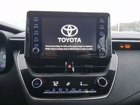 Used 2021 Toyota Corolla LE image 29