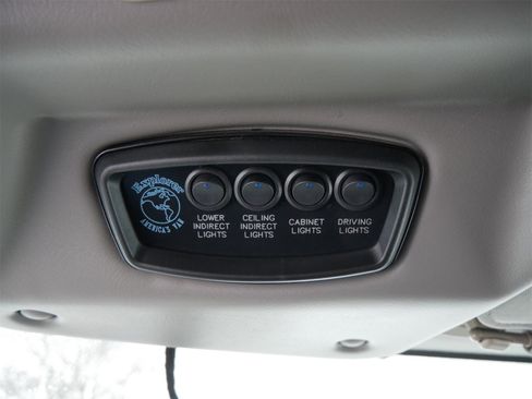 Used 2018 GMC Savana 2500 w/ Enhanced Convenience Package image 47