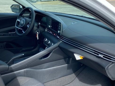 New 2026 Hyundai Elantra SE FWD image 30