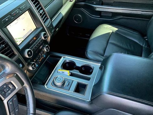 Used 2020 Ford Expedition XLT w/ Equipment Group 202A RWD image 9